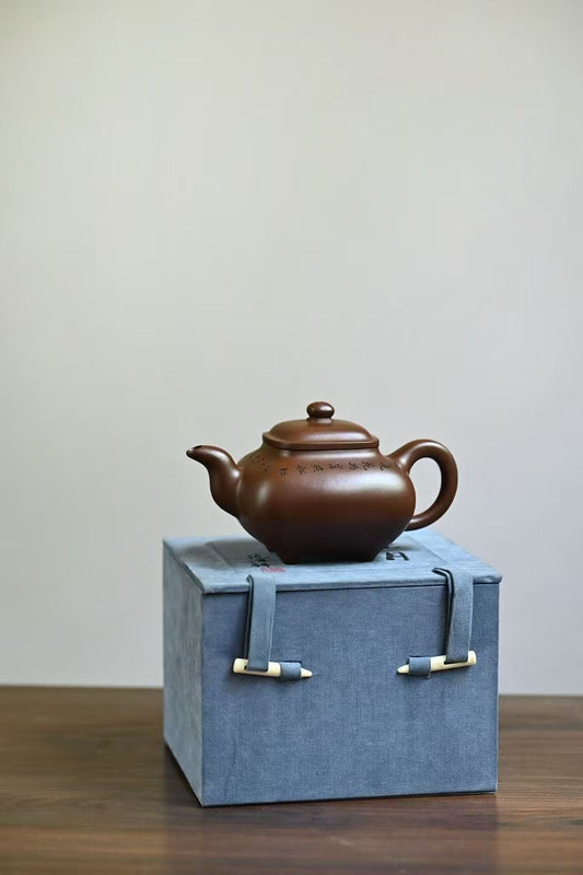 Chuanlu. / Capacity 220cc / Original mine purple clay